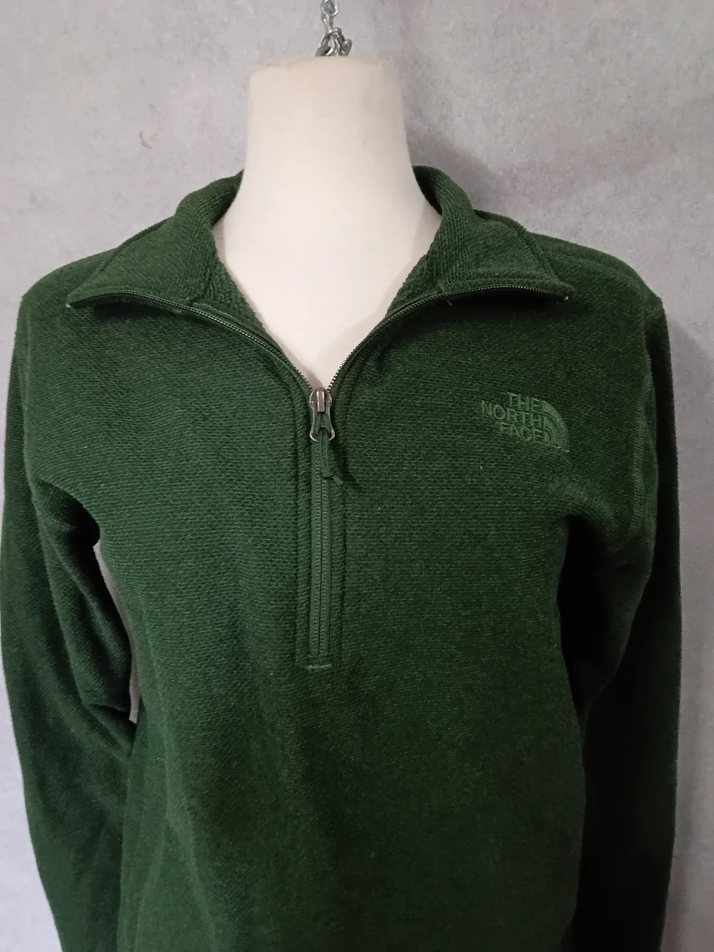 The North Face Men's Forest Green Quarter-Zip Fleece Pullover